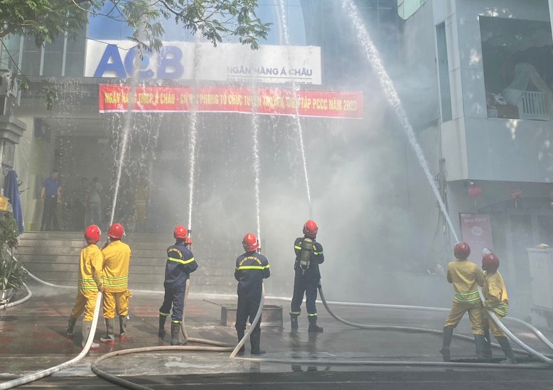 Công an quận Hồng Bàng và Ngân hàng TMCP Á Châu - Chi nhánh Hải Phòng: Thực tập Phương án chữa cháy và cứu nạn, cứu hộ năm 2023